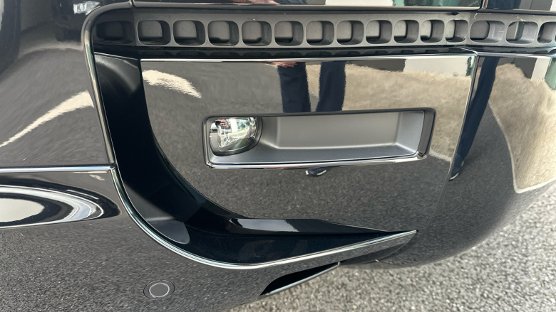 Land Rover Defender 3.0 D350 X-Dynamic SE 110 5dr Auto Diesel Estate